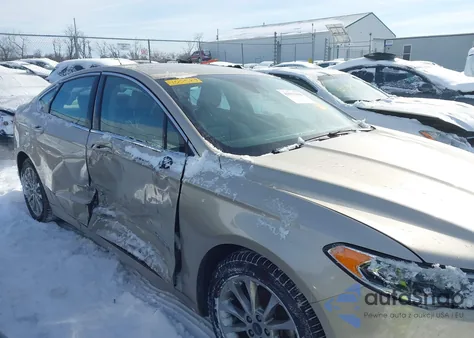 2017 Ford Fusion Hybrid Se z USA, uszkodzony, nr VIN 3FA6P0LU3HR400589